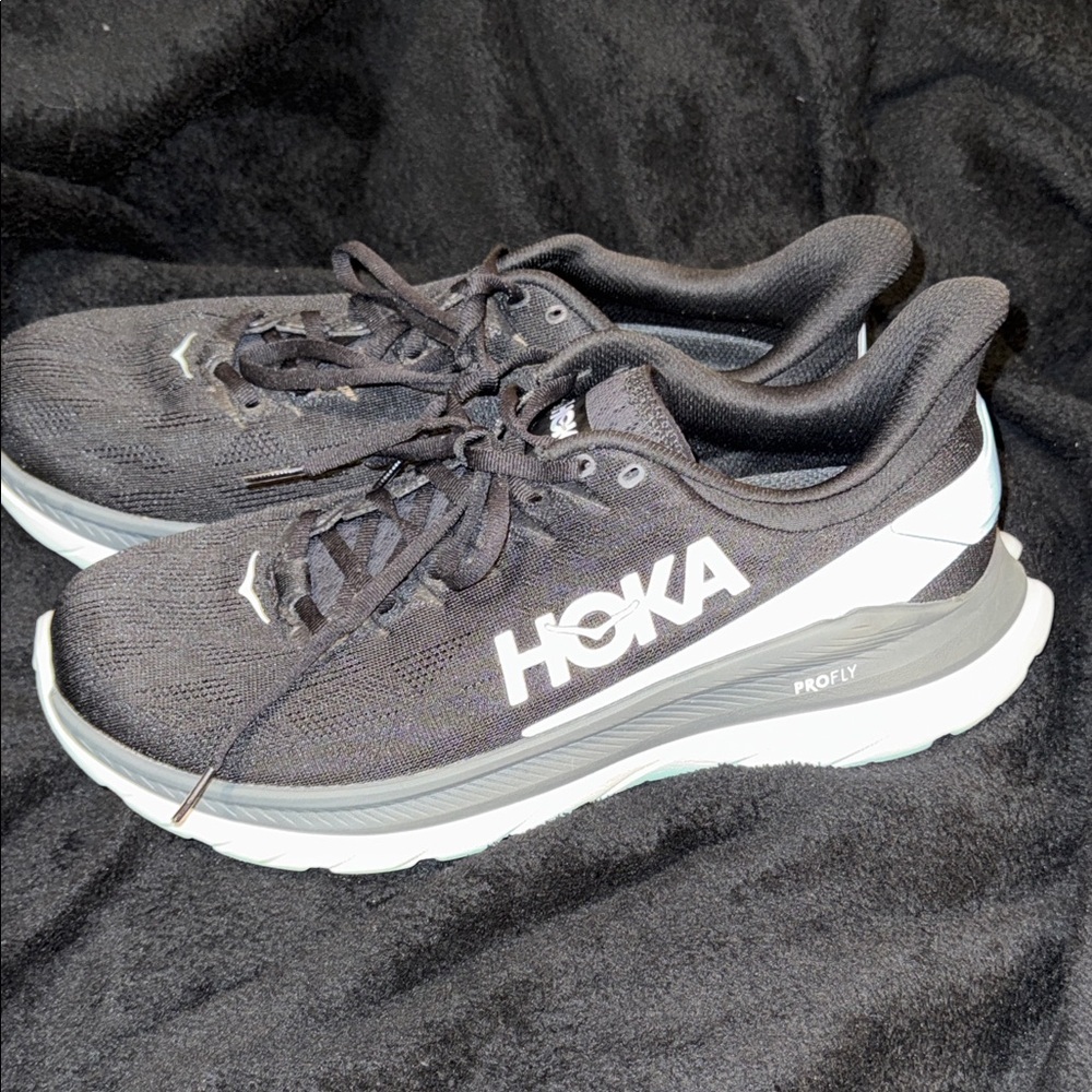 Hoka One One Mach 4 | Black & Dark Shadow | Size 10D like New condition.